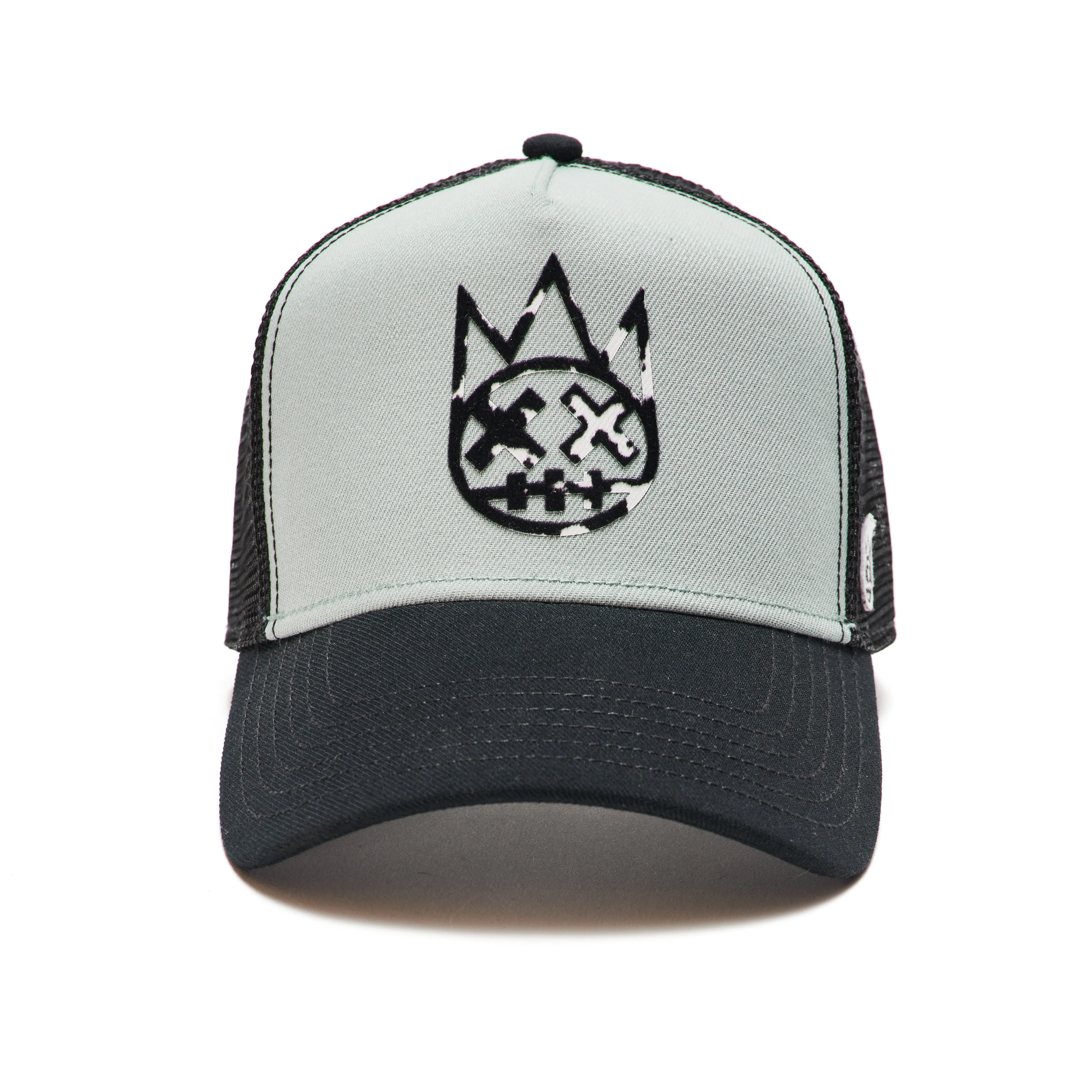 CLEAN LOGO MESH BACK TRUCKER CURVED VISOR IN VINTAGE GREY