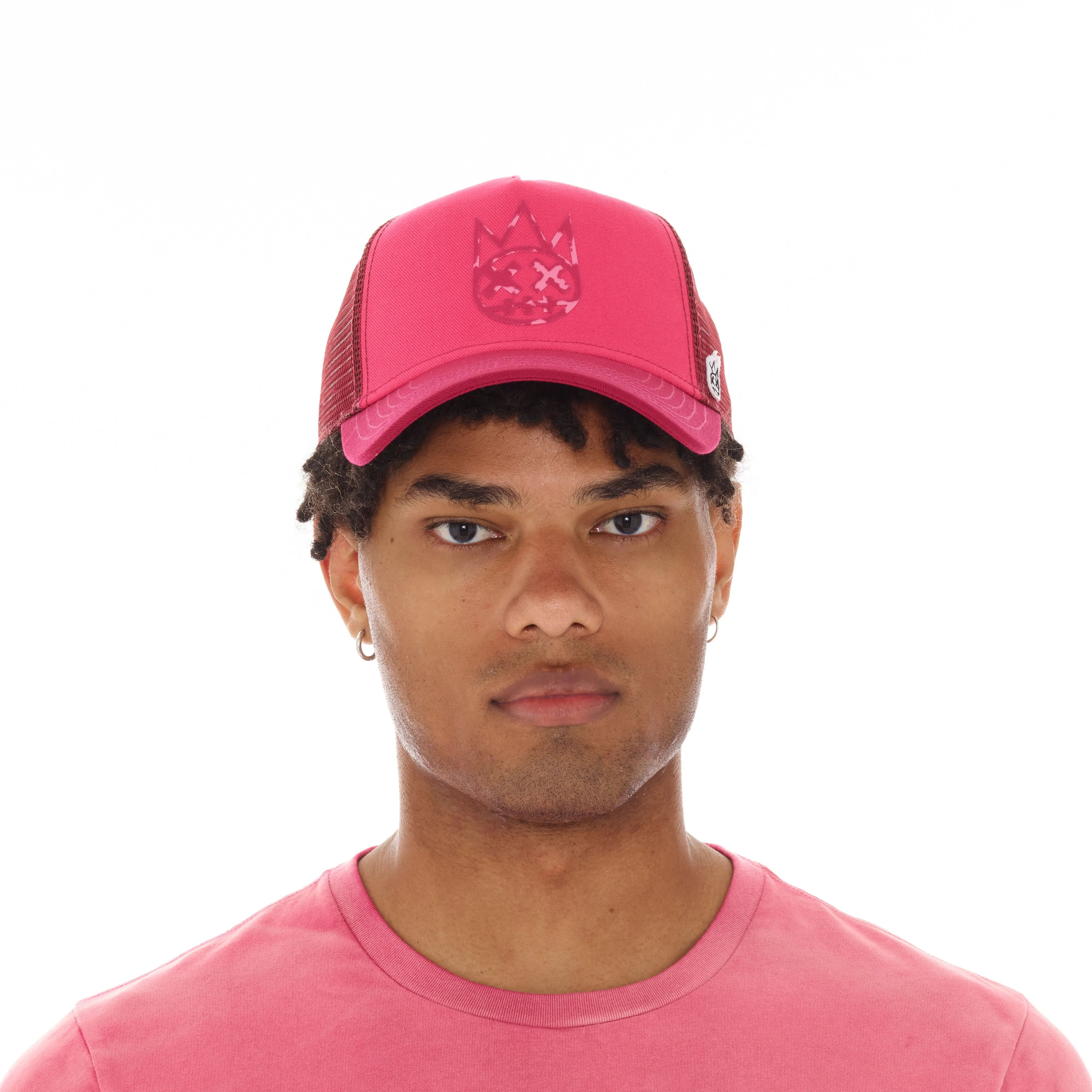 CLEAN LOGO MESH BACK TRUCKER CURVED VISOR IN VINTAGE RED