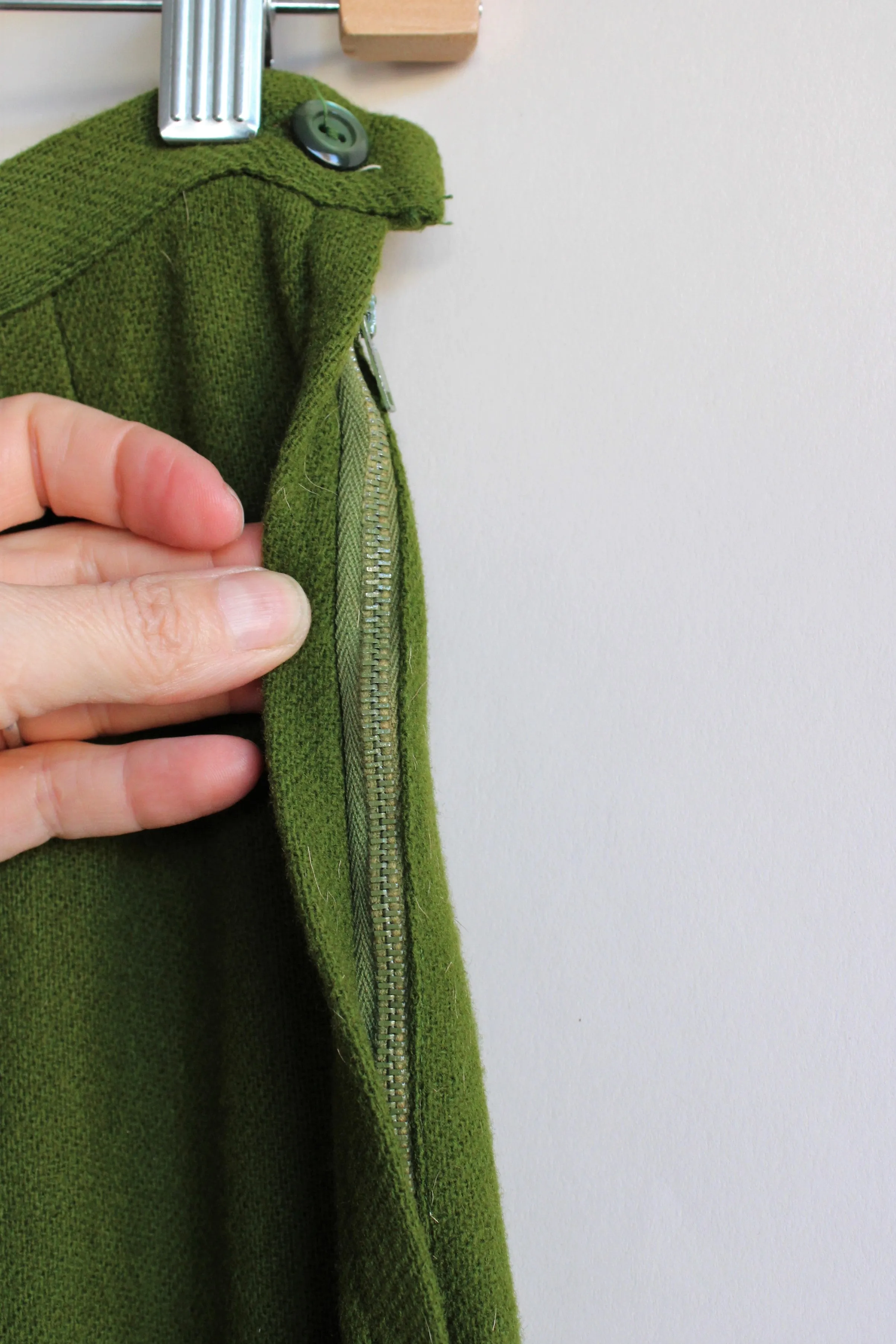 Vintage 1960s Green Wool Cigarette Pants